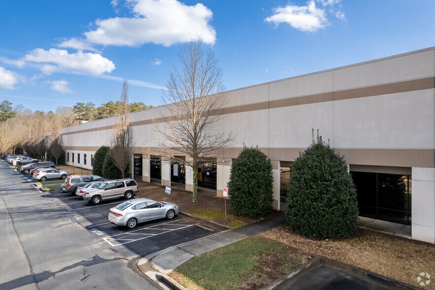 3960 Royal Dr NW, Kennesaw, GA à louer - Photo du bâtiment - Image 1 de 6