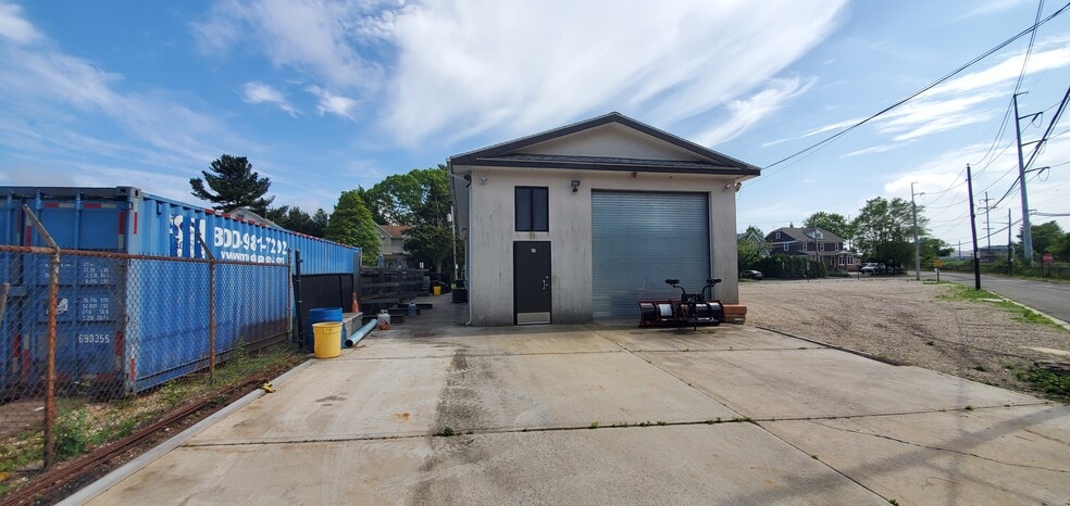 40 Willis Ave, Syosset, NY à louer - Photo du bâtiment - Image 3 de 13