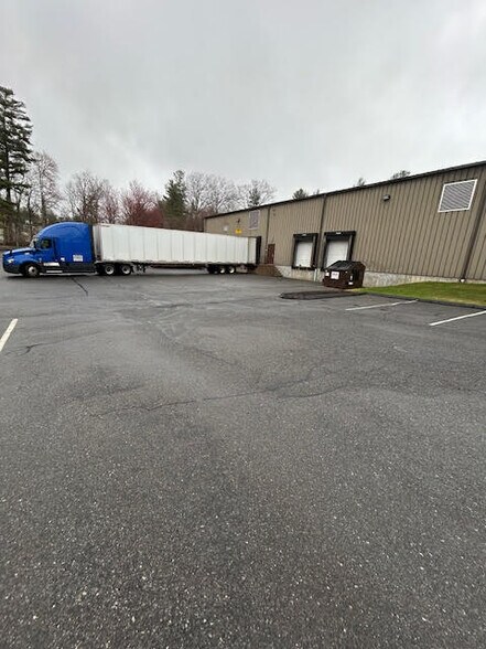 299 Industrial Ln, Torrington, CT à louer - Photo du bâtiment - Image 1 de 64
