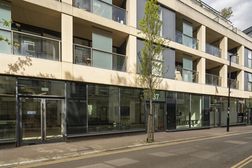 41 Pear Tree St, Londres à louer - Photo du bâtiment - Image 3 de 3