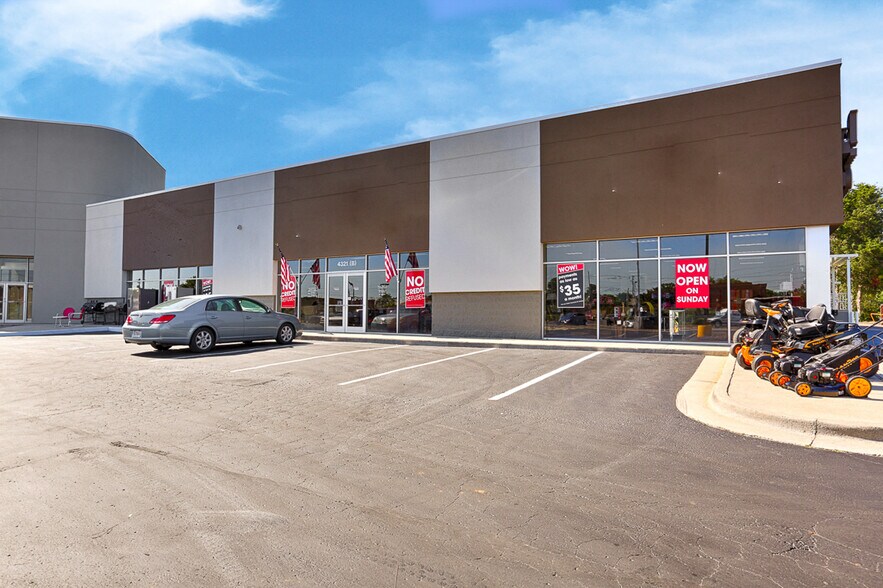 4301-4321 University Dr, Huntsville, AL à louer - Photo du bâtiment - Image 2 de 4