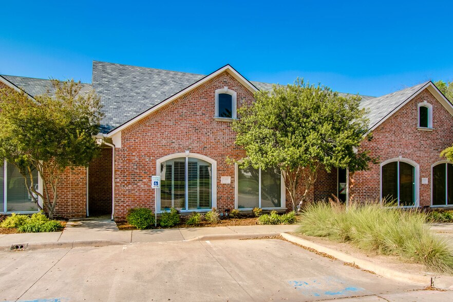 5301 Village Creek Dr, Plano, TX à louer - Photo du bâtiment - Image 2 de 5