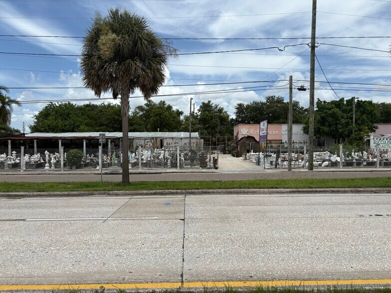 3611 Tyrone Blvd N, Saint Petersburg, FL à vendre - Photo du bâtiment - Image 3 de 7