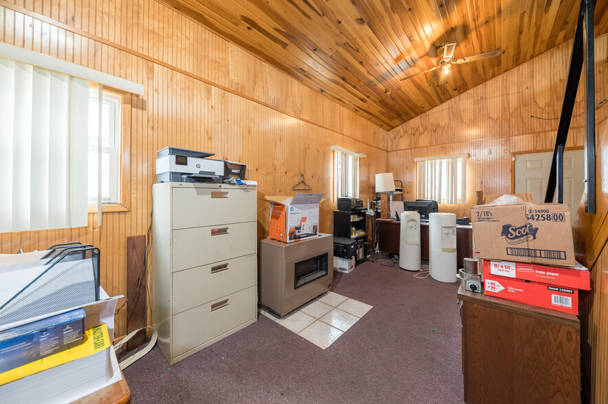 13189 South Preston, Kingwood, WV for sale - Interior Photo - Image 3 of 22