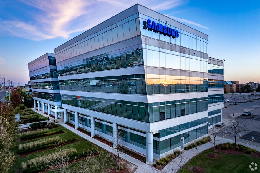 7025 Langer Dr, Mississauga, ON à louer - Photo principale - Image 1 de 8