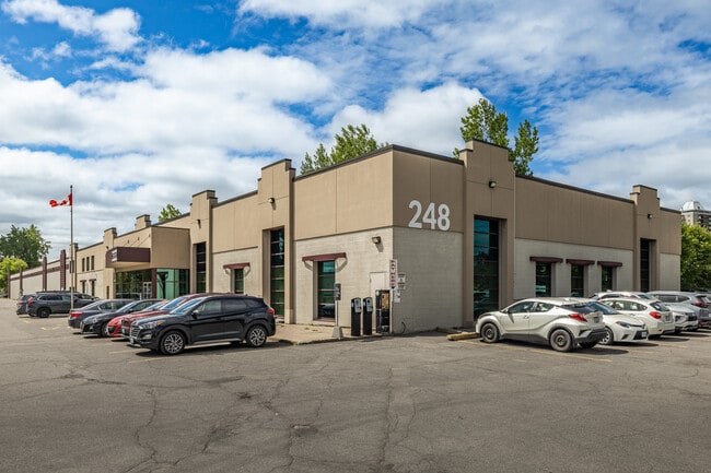 Plus de détails pour 248 McArthur Av, Ottawa, ON - Flex à vendre