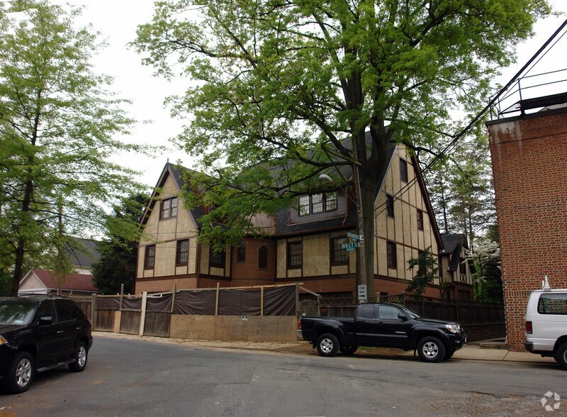 5649 Western Ave NW, Washington, DC à vendre - Photo du bâtiment - Image 2 de 3