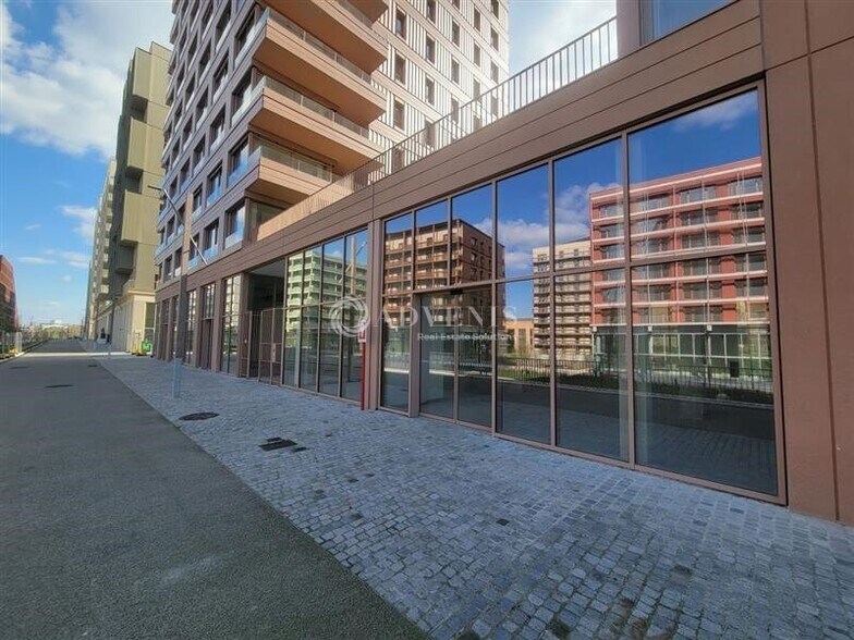 Commerce de détail dans Saint-Ouen-sur-Seine à louer - Photo du bâtiment - Image 2 de 8