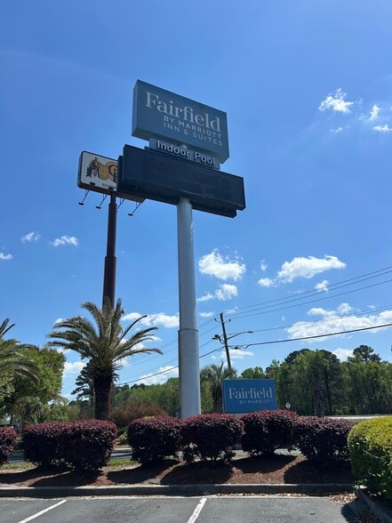 17029 Abercorn St, Savannah, GA for lease - Building Photo - Image 2 of 4