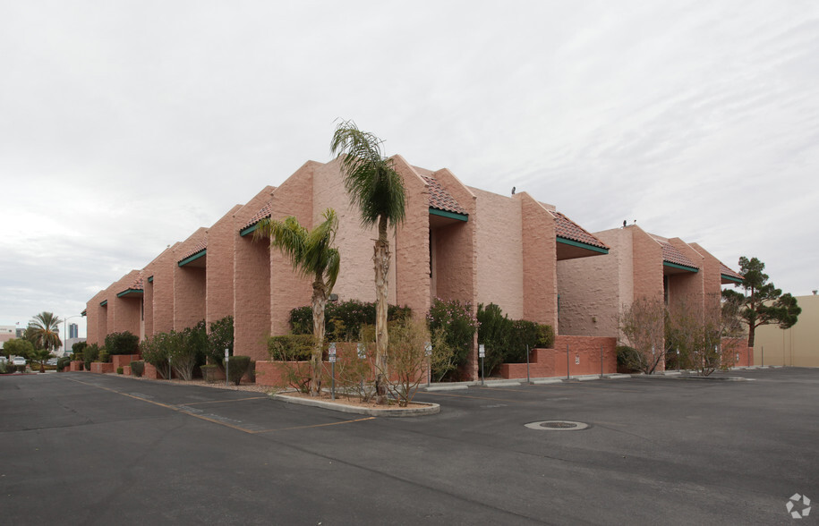 4495 W Hacienda Ave, Las Vegas, NV à louer - Photo du bâtiment - Image 1 de 4