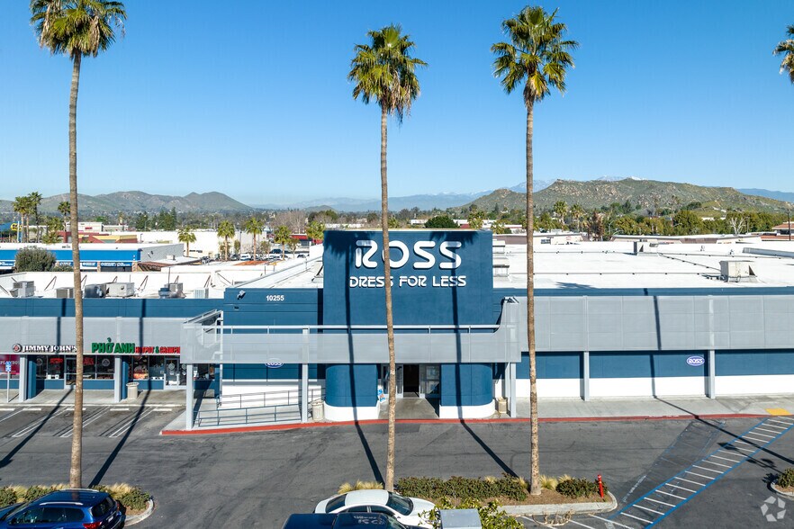 10231-10281 Magnolia Ave, Riverside, CA à louer - Photo du bâtiment - Image 3 de 9