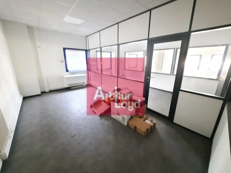 Office in Clermont-Ferrand for lease - Interior Photo - Image 2 of 6