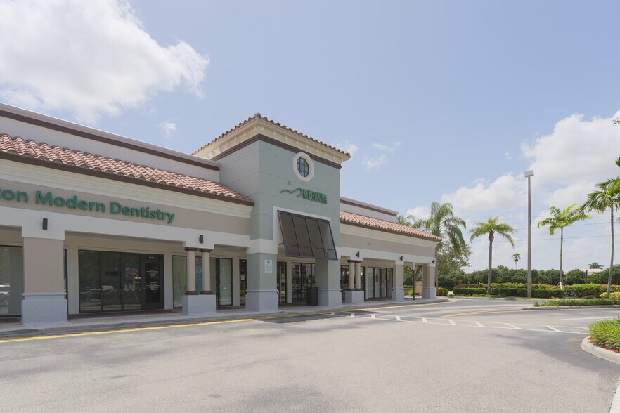 294 Indian Trace Rd, Weston, FL à louer - Photo du bâtiment - Image 3 de 4