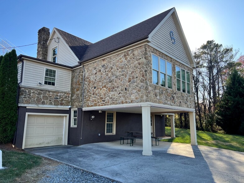 205 Graves Mill Rd, Lynchburg, VA for lease - Building Photo - Image 3 of 13