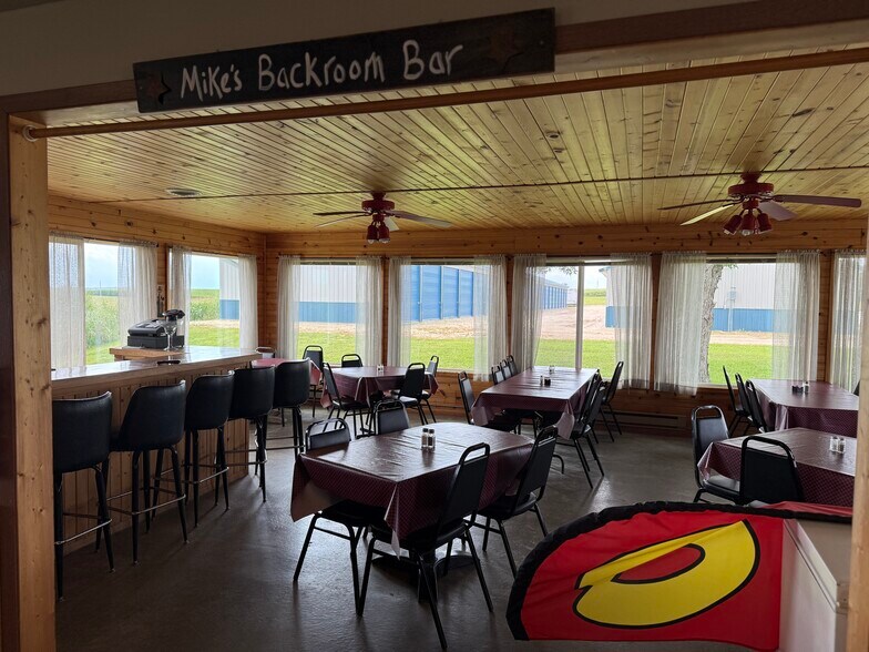 28534 U.S. 18, Mc Gregor, IA à louer - Photo du bâtiment - Image 2 de 4