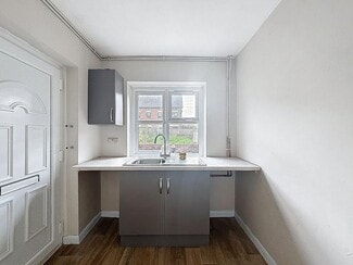 Plus de détails pour 262 Werrington Rd, Stoke On Trent - Commerce de détail à louer