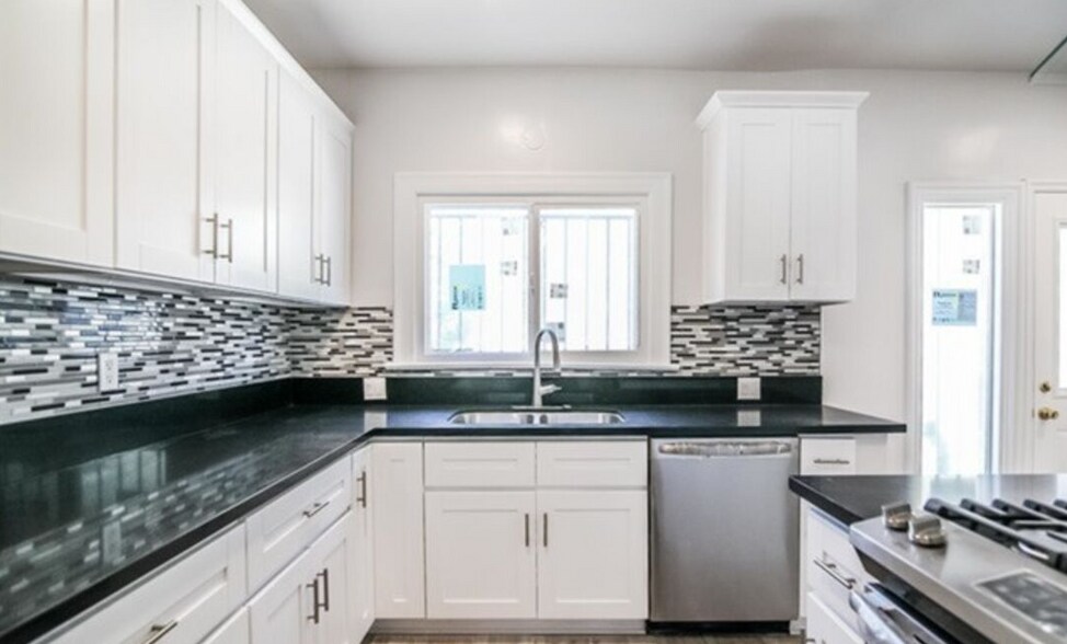 801 N Alexandria Ave, Los Angeles, CA à vendre - Photo intérieure - Image 3 de 40