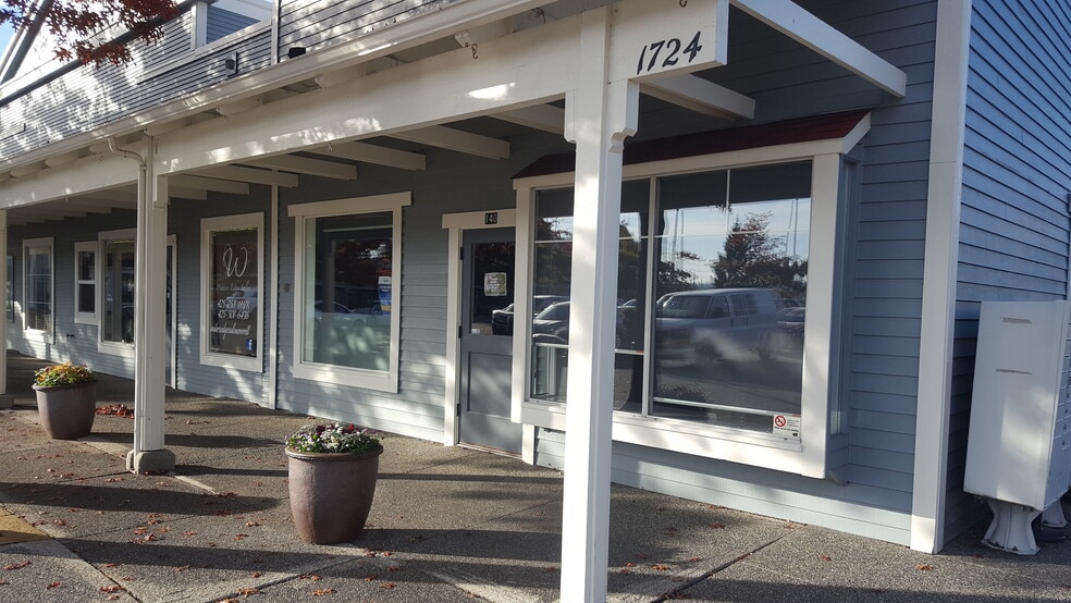 1724 W Marine View Dr, Everett, WA à louer - Photo du bâtiment - Image 2 de 3
