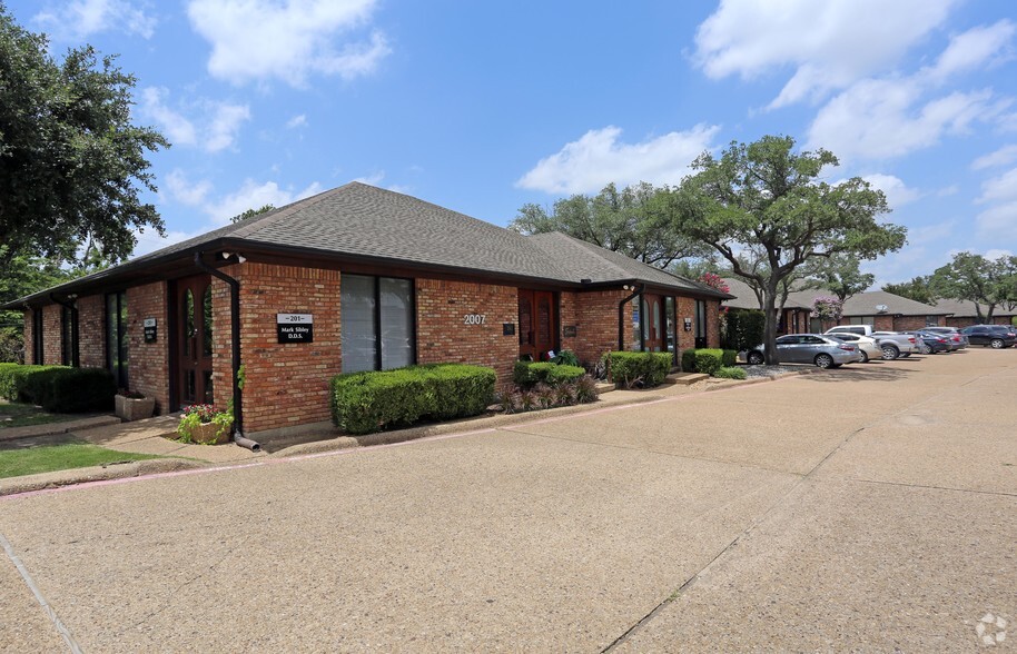 2001-2011 N Collins Blvd, Richardson, TX for sale - Building Photo - Image 1 of 1