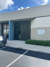 13501 SW 128th St, Miami, FL à louer Photo intérieure- Image 1 de 10