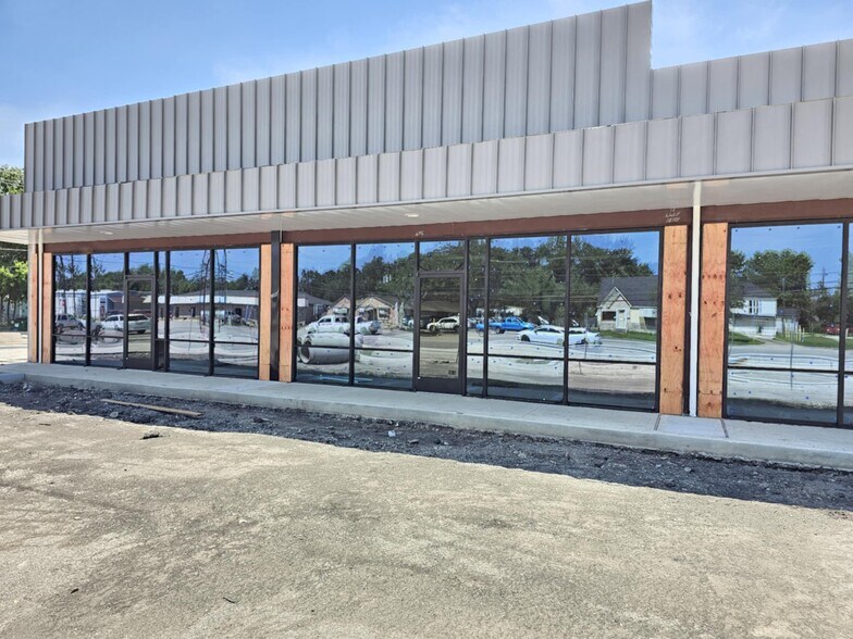 1702 Strawberry Rd, Pasadena, TX à louer - Photo du bâtiment - Image 2 de 7