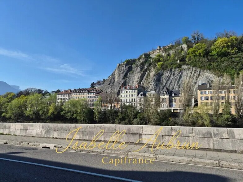 Commerce de détail dans Grenoble à louer - Photo principale - Image 2 de 9