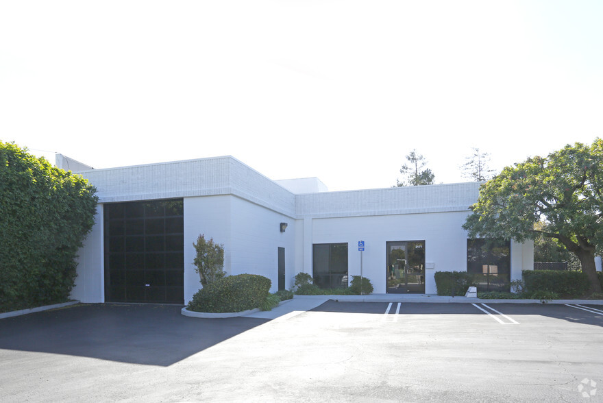 2177 Leghorn St, Mountain View, CA for lease - Building Photo - Image 3 of 6