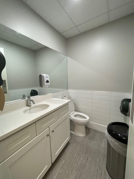 3200-3206 N Lincoln Ave, Chicago, IL for lease - Interior Photo - Image 2 of 8