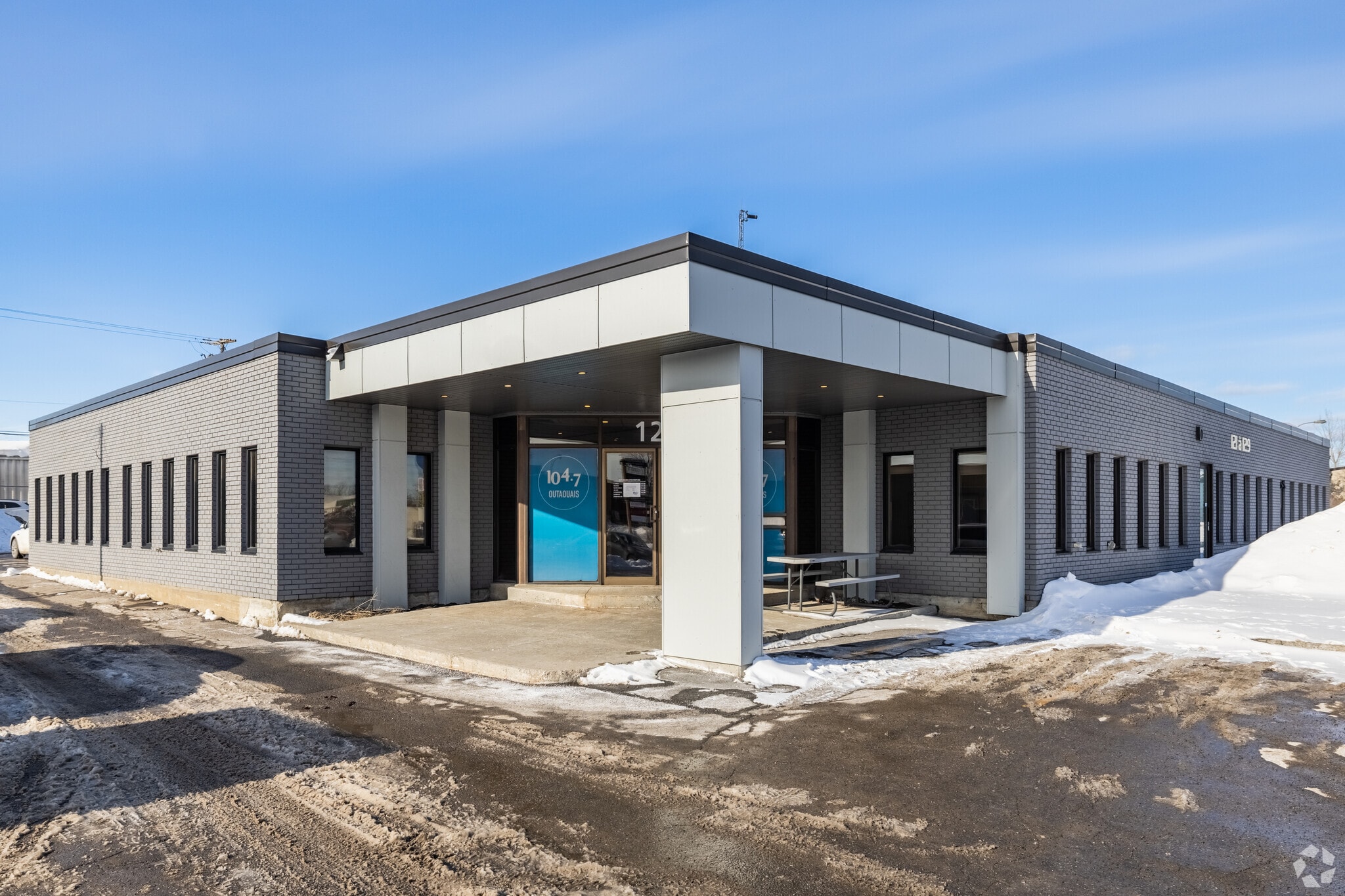 121-129 Rue Jean-Proulx, Gatineau, QC for lease Primary Photo- Image 1 of 3