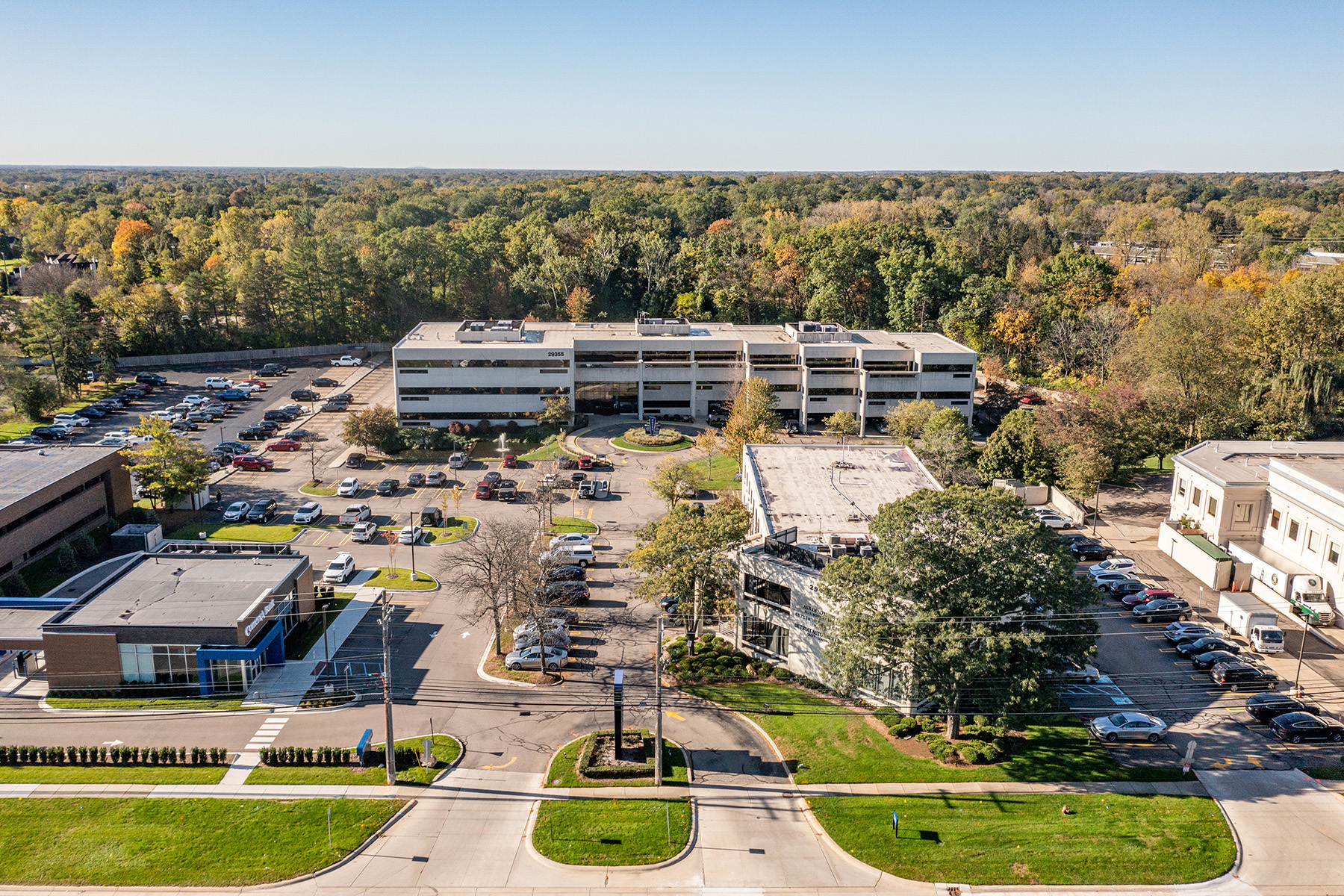 29355 Northwestern Hwy, Southfield, MI for lease Building Photo- Image 1 of 26