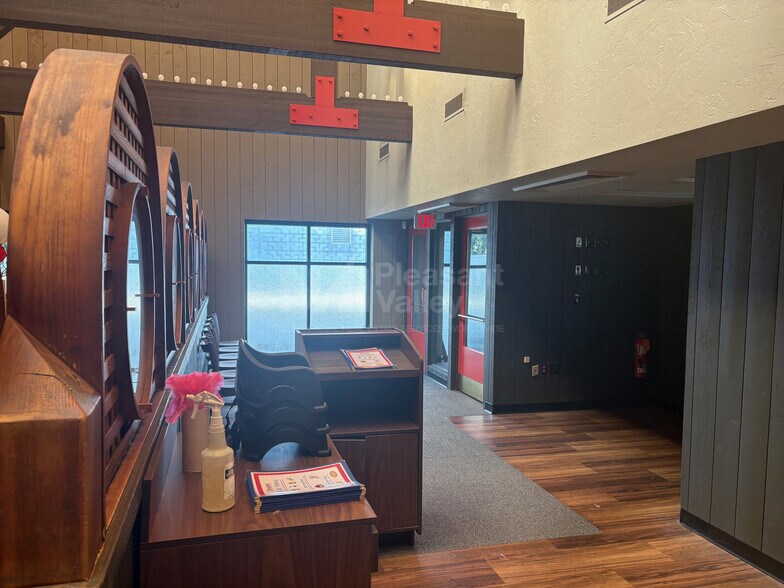 234 N Wooster Rd, Barberton, OH à vendre - Photo du bâtiment - Image 3 de 10