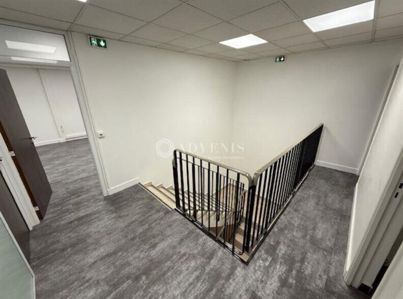 Industrial in Louvres for lease - Interior Photo - Image 2 of 7