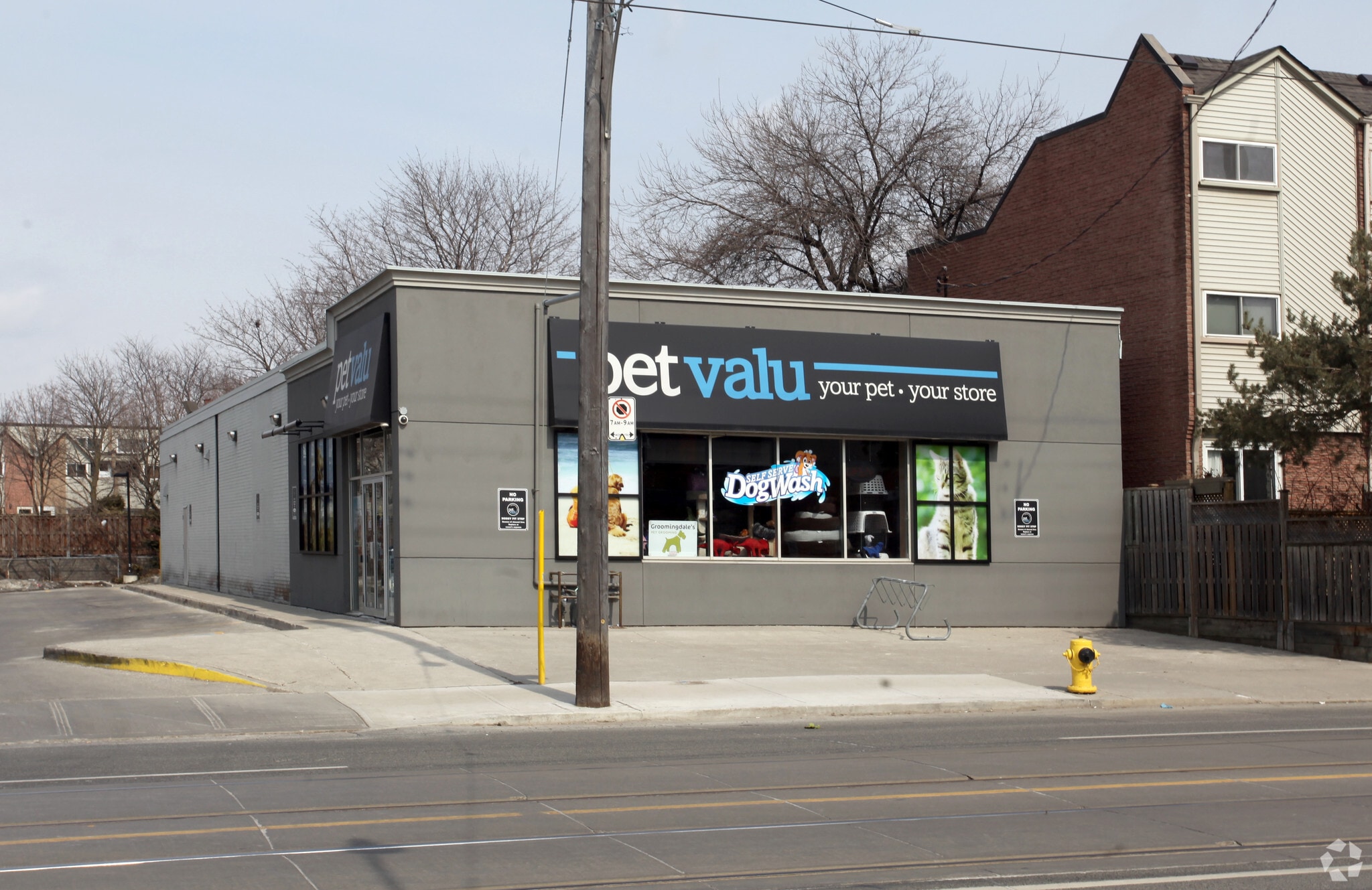 1656 Queen St, Toronto, ON à vendre Photo principale- Image 1 de 1