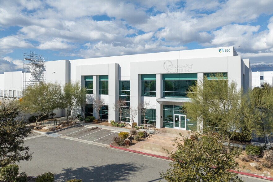 520 E Orange Show Rd, San Bernardino, CA à louer - Photo du bâtiment - Image 2 de 5