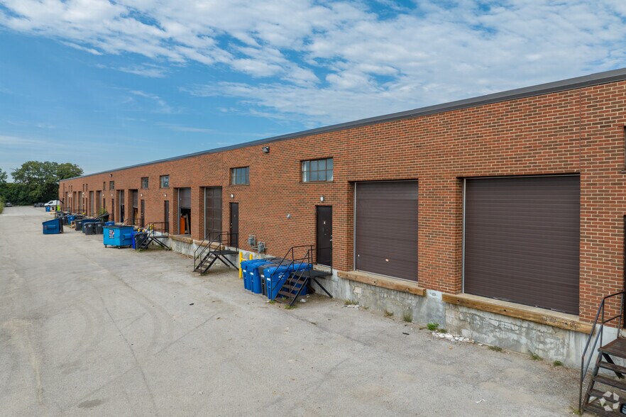 1100 Invicta Dr, Oakville, ON à louer - Photo du bâtiment - Image 3 de 5