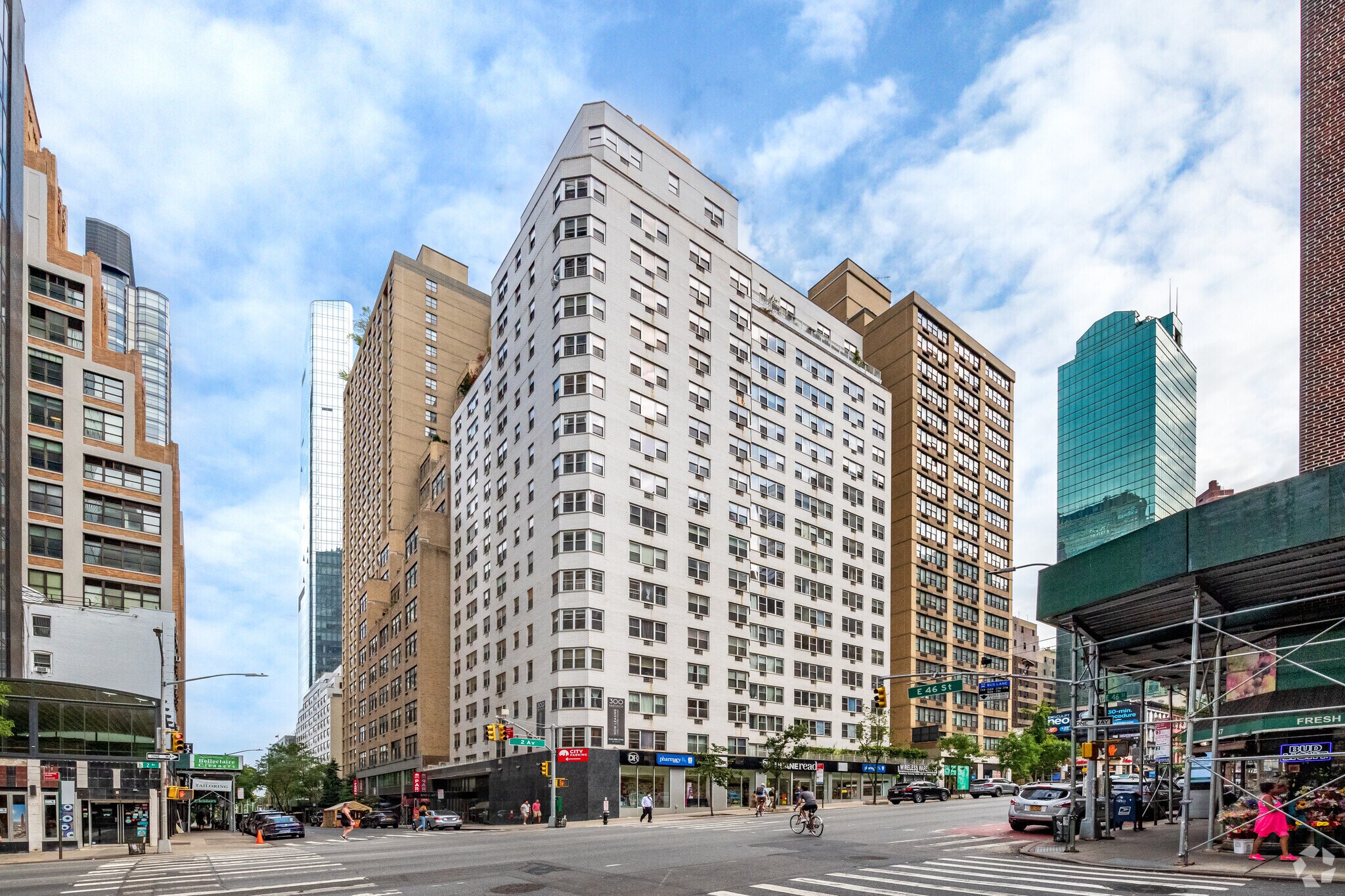 300 E 46th St, New York, NY à louer Photo principale- Image 1 de 6