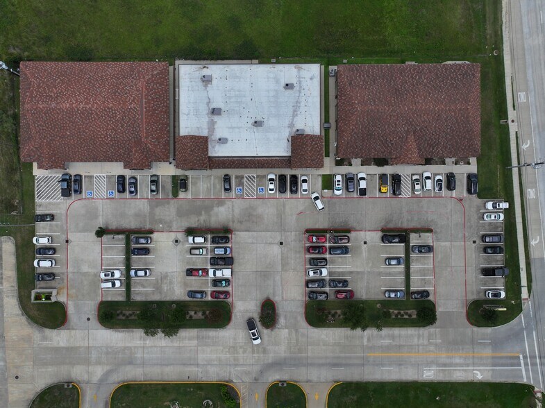 7609 Tiki Dr, Fulshear, TX à louer - Photo du bâtiment - Image 3 de 7