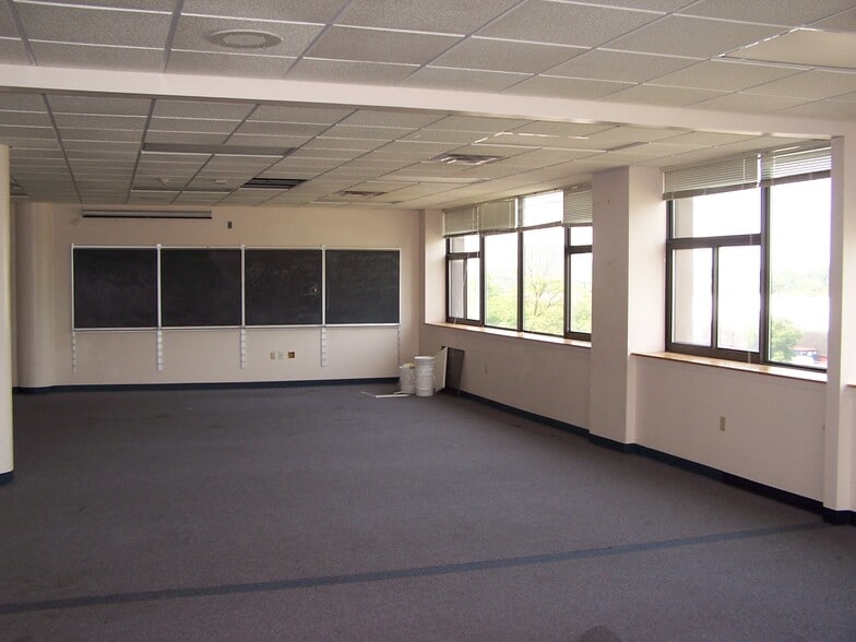 30 Hart St, Rochester, NY for lease - Building Photo - Image 3 of 6