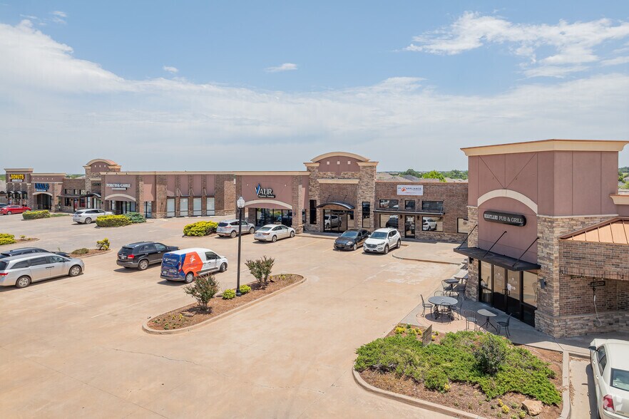 13100 Colony Pointe Dr, Yukon, OK à louer - Photo du bâtiment - Image 3 de 12