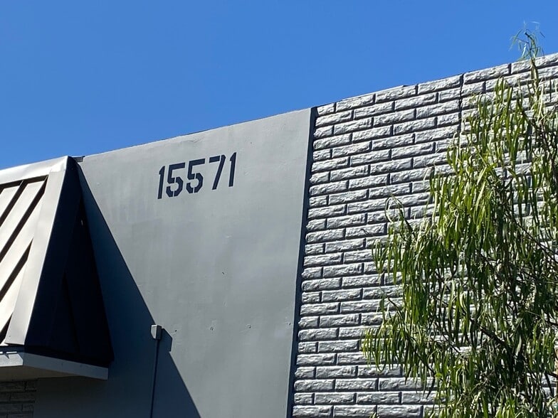 15571 Producer Ln, Huntington Beach, CA for sale - Building Photo - Image 1 of 1