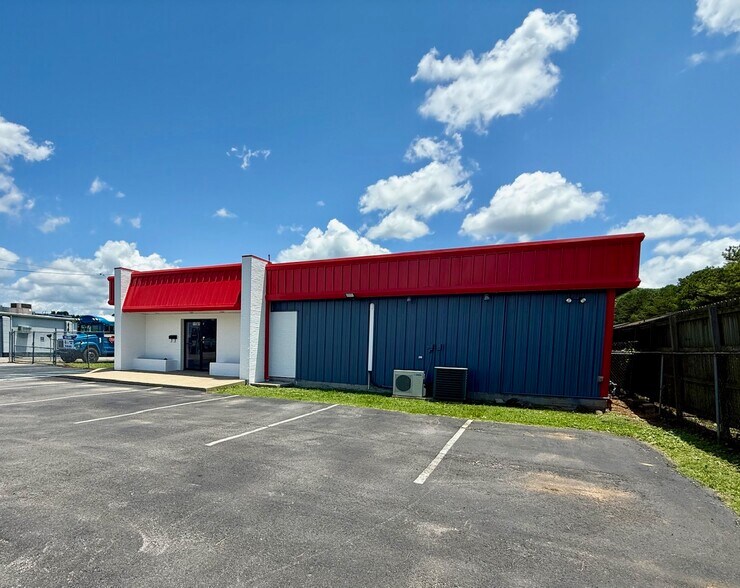 11565 Memorial Parkway Pkwy, Huntsville, AL à louer - Photo du bâtiment - Image 3 de 12