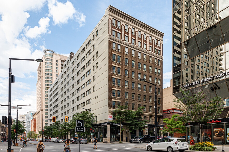 2015 Rue Drummond, Montréal, QC à louer - Photo du bâtiment - Image 3 de 4
