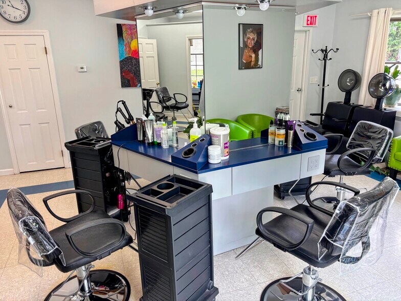 171 Main St, Deep River, CT à louer - Photo du bâtiment - Image 2 de 10