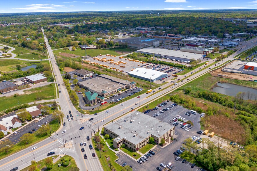 300 N Randall Rd, St Charles, IL à louer - Photo du bâtiment - Image 2 de 9