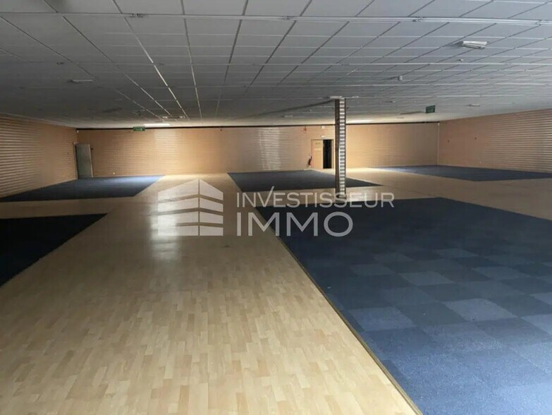 Retail in Savigny-le-Temple for lease - Interior Photo - Image 3 of 4