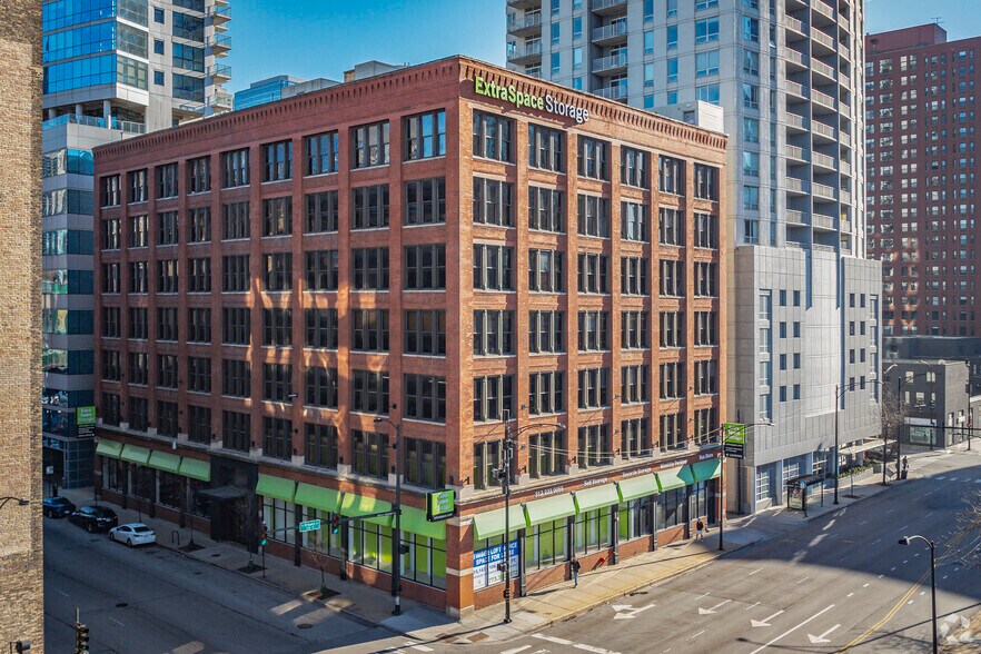 333 W Ohio St, Chicago, IL à louer - Photo du bâtiment - Image 3 de 14