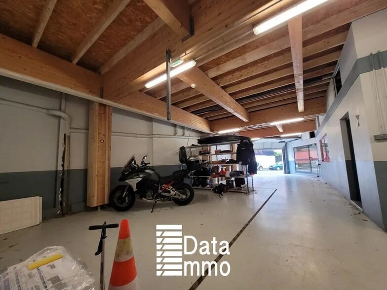 Industrial in Montreuil for sale - Building Photo - Image 1 of 12