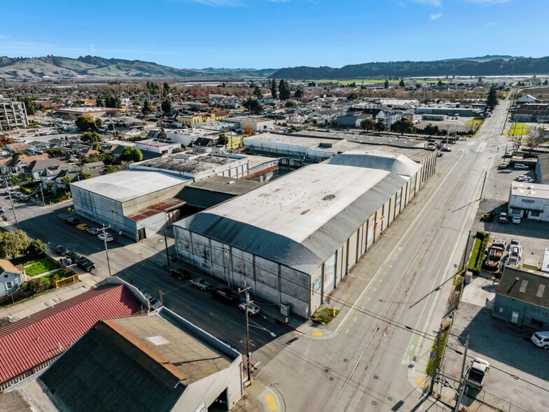 114 Walker St, Watsonville, CA for lease - Building Photo - Image 2 of 3