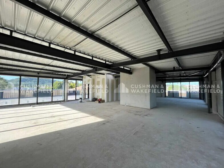 1100 Chemin De L'Avelanede, Aubagne à louer - Photo du bâtiment - Image 3 de 24