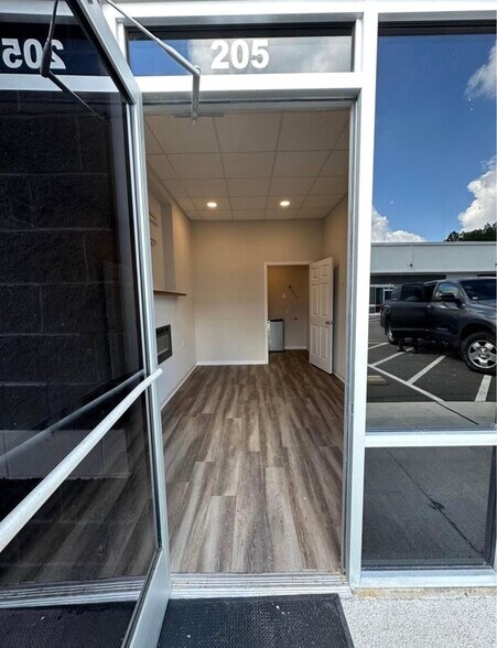 8169 Pine Ridge Rd, Mechanicsville, VA à louer - Photo du bâtiment - Image 2 de 10